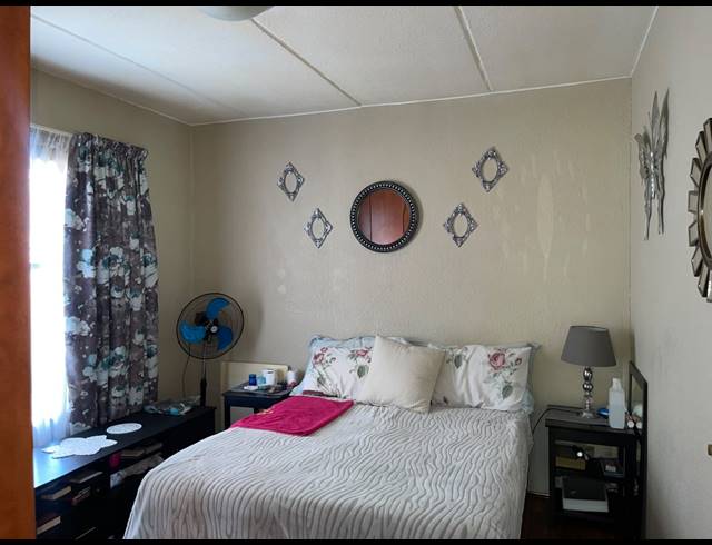 2 BEDROOM FLAT FOR SALE IN VANDERBIJLPARK SE 2